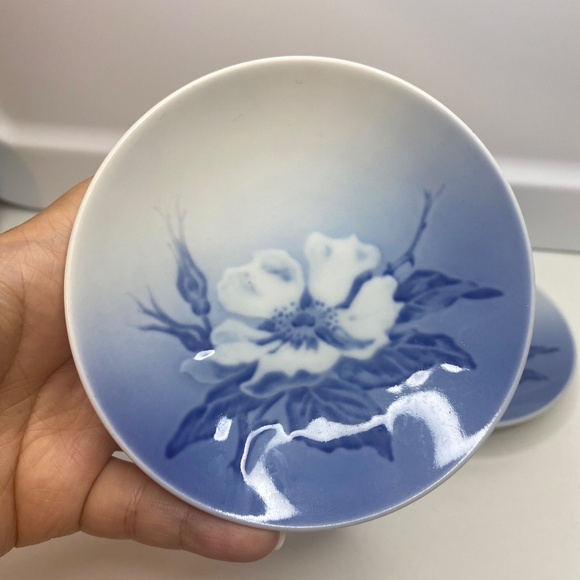 2Vintage Royal Copenhagen 'Wild Rose' Blue & White Floral Porcelain Trinket Dish - Picture 2 of 6